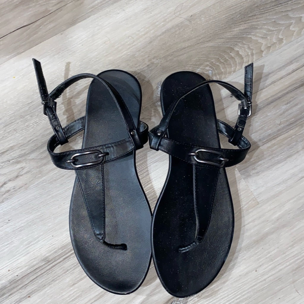 Women’s Pesaroe Black Sandals Size 8